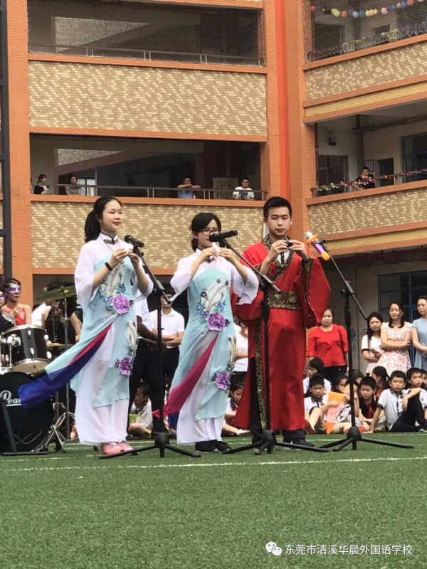 左1左2马云暄罗婧婧同学.jpg